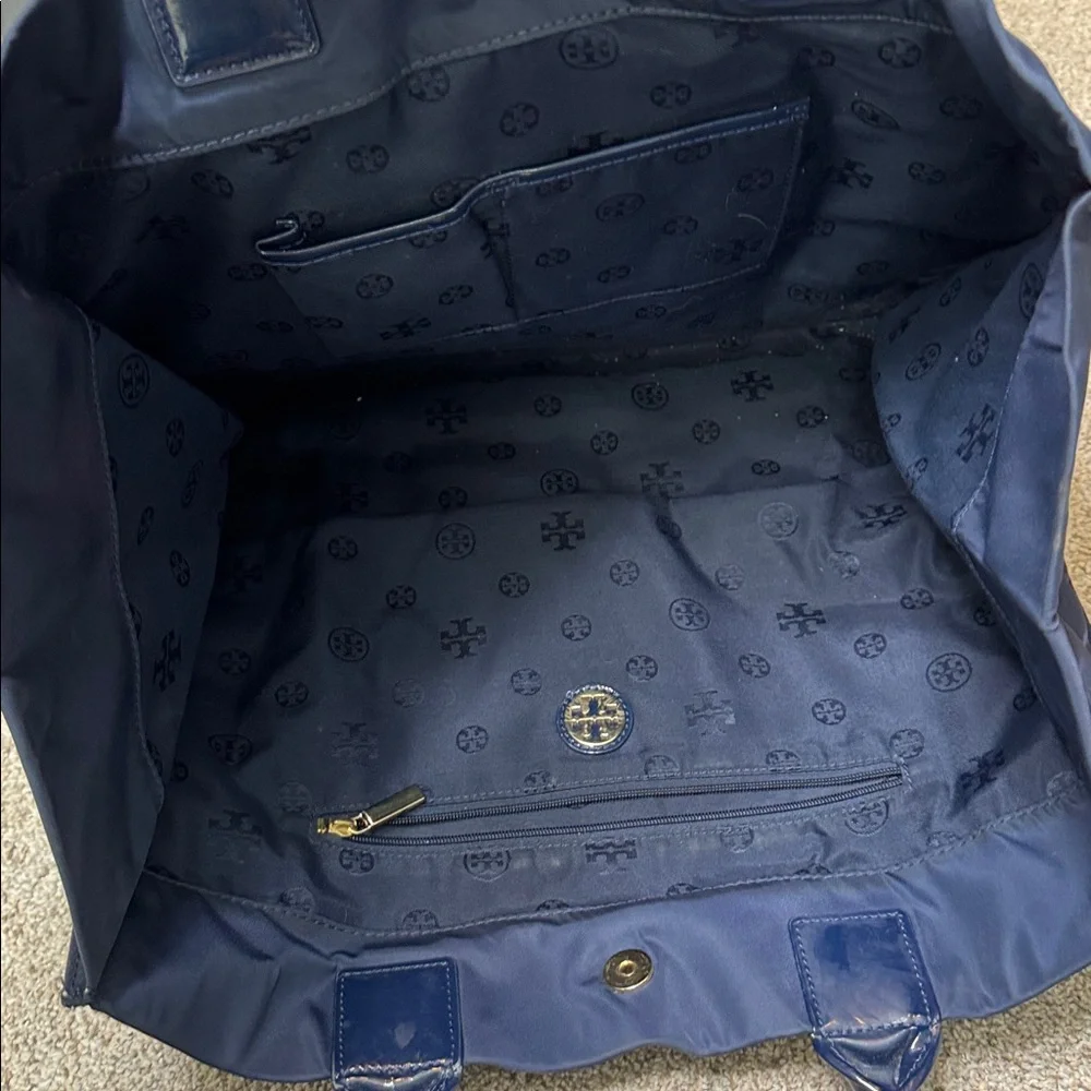Tory Burch Ella Nylon Tote Navy Blue Patent Leather Trim Large Logo Tote